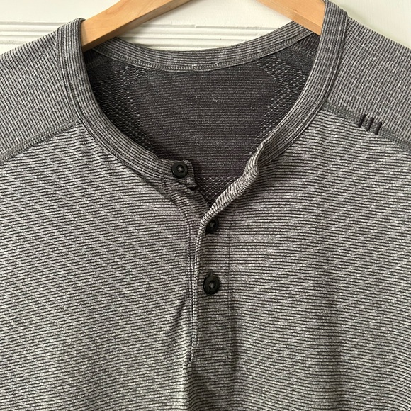 LuluLemon Metal Vent Teck Short-Sleeve - Picture 6 of 10